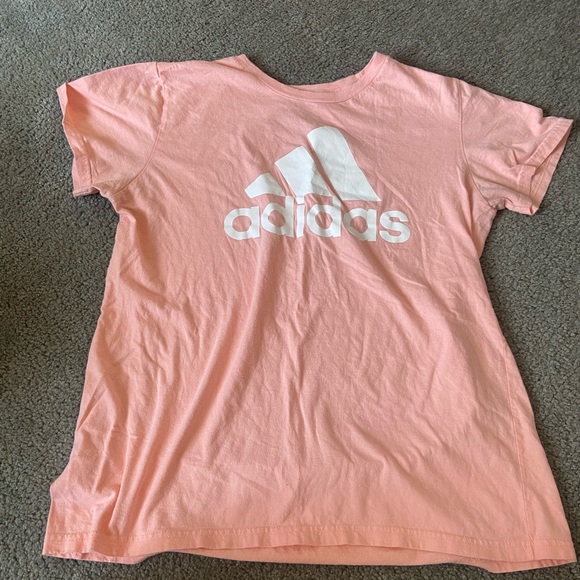Cute sporty adidas tee shirt - Picture 1 of 3